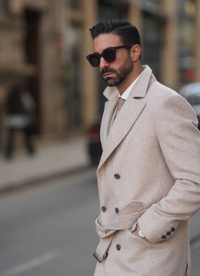 Man wearing a light double-breasted city coat