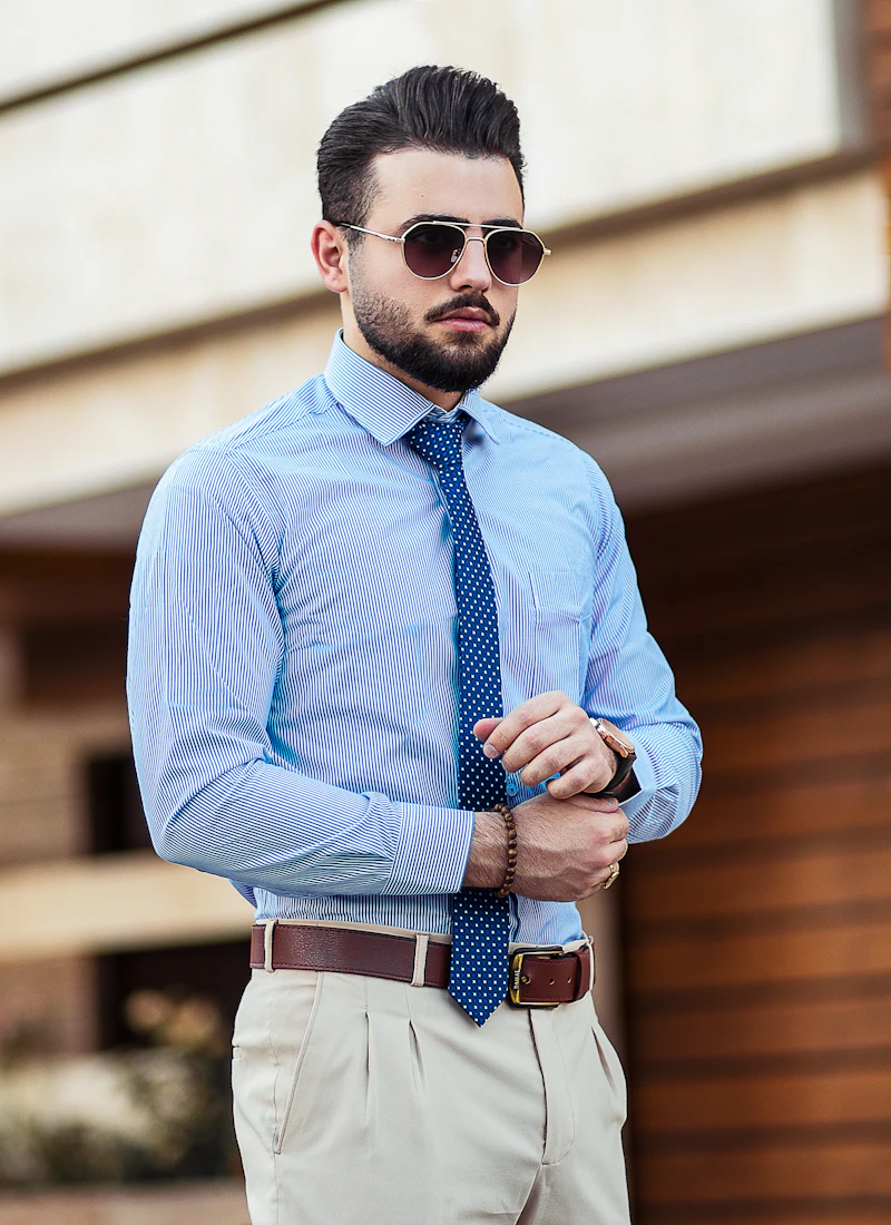 Man wearing a sky blue poplin dress shirt