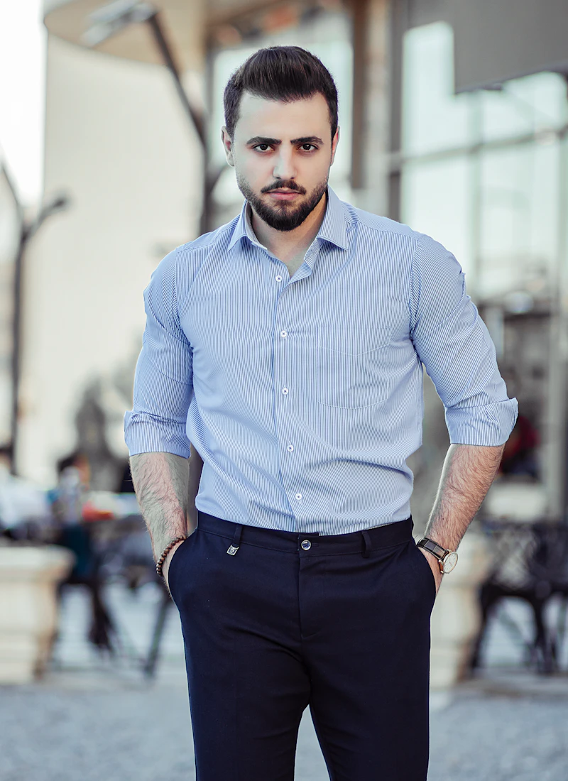 Man wearing a tailored blue business shirt